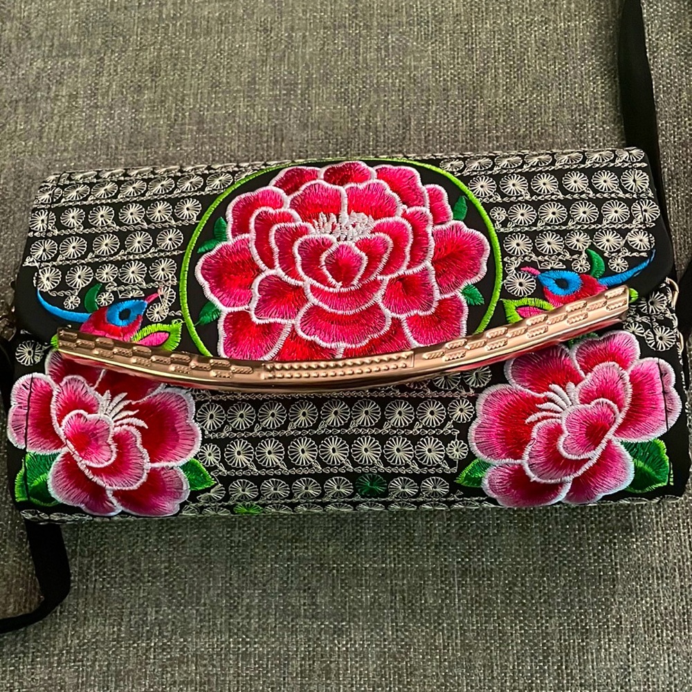Cute black floral crossbody purse. See matching wallet!
